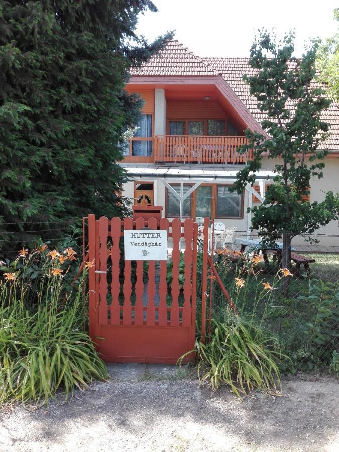 Hutter Vendeghaz Hotel Szantod Exterior photo